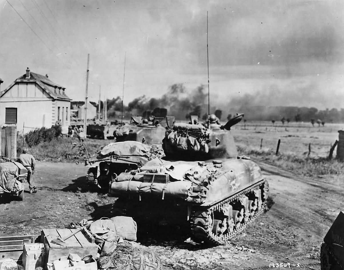 The Sherman M4A1 76W: This first 76 Sherman into Combat in US